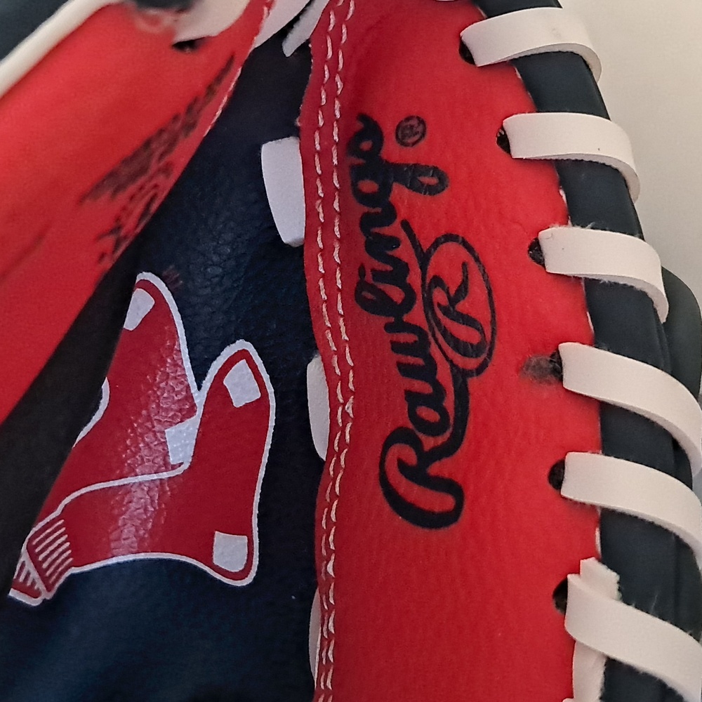 Red Sox Youth Baseball 10 Inch Mitt Boston Rawlings Red Navy White Right Hand - Picture 10 of 11